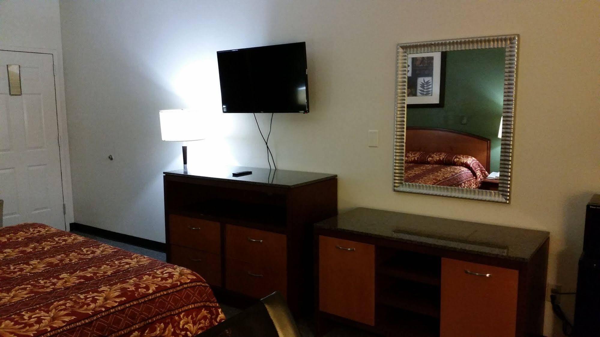 Inn Quality Savannah North 2*
